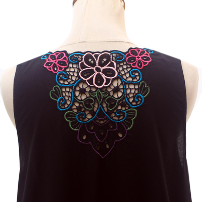 blusa de rayón - Blusa de rayón con bordado floral en negro de Bali
