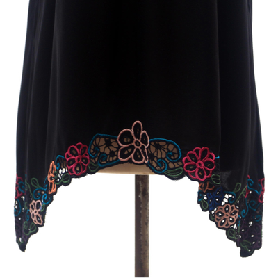 blusa de rayón - Blusa de rayón con bordado floral en negro de Bali