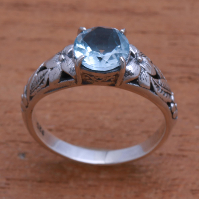 anillo de topacio azul de una sola piedra - Anillo floral de una sola piedra con topacio azul de Bali