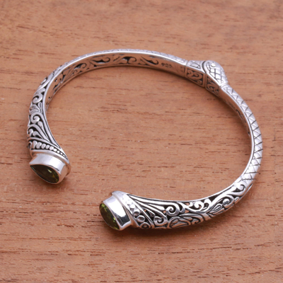 brazalete de peridoto - Brazalete de peridoto en forma de lágrima de Bali