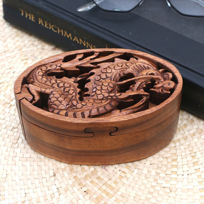 Caja de rompecabezas de madera, 'Dragon Oval' - Caja de rompecabezas de madera de Suar con temática de dragones de Bali