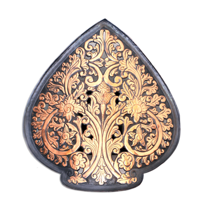 Wandleuchte aus Kupfer, „Floral Spade“ – Wandleuchte aus Kupfer mit Blumenmuster, hergestellt in Java