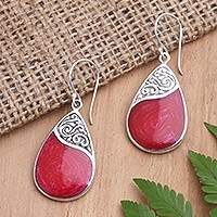 Pendientes colgantes de plata de ley, 'Bali Pear' - Pendientes colgantes de plata de ley y resina con forma de lágrima roja