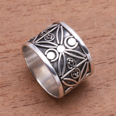 Sterling silver band ring, 'Encircled with Beauty' - Patterned Sterling Silver Band Ring from Bali