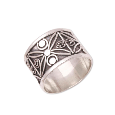 Sterling silver band ring, 'Encircled with Beauty' - Patterned Sterling Silver Band Ring from Bali