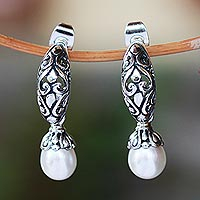 Pendientes colgantes de perlas cultivadas, 'Dew of Life' - Pendientes colgantes estilo medio aro de perlas cultivadas de Bali