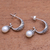 Aretes colgantes de perlas cultivadas - Aretes colgantes estilo medio aro con perlas cultivadas de Bali
