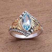 Anillo de una sola piedra con topacio azul con detalles en oro, 'Marquise Order'