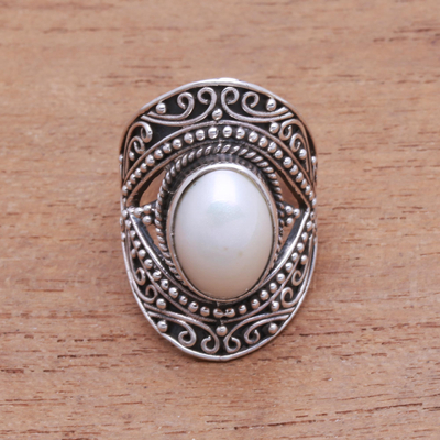 Cultured pearl cocktail ring, 'Solitary Glow' - Artisan Crafted Cultured Pearl Cocktail Ring from Bali