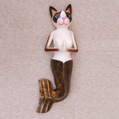 Escultura de pared de madera - Escultura de pared de gato sirena con raquetas de nieve de madera pintada a mano