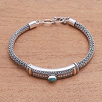 Pulsera colgante de turquesa con detalles en oro, 'Centro de Esperanza' - Pulsera colgante de turquesa natural con detalles en oro de Bali