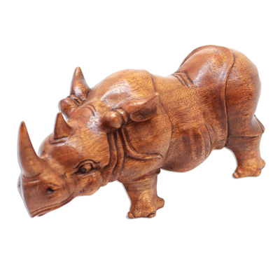 Holzskulptur, 'Starkes Nashorn - Handgeschnitzte Suar Wood Rhino-Skulptur aus Bali