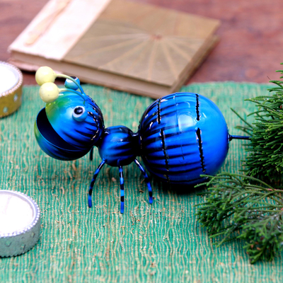 Detalles decorativos de acero, (par) - Acentos decorativos de hormigas de acero hechos a mano de Bali (par)