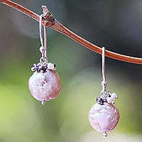 Pendientes colgantes de perlas cultivadas, 'Pearly Beauty' - Pendientes colgantes con cuentas de perlas cultivadas de Bali