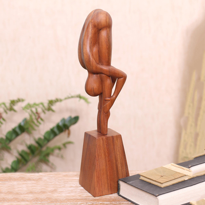 Escultura de madera - Escultura de madera de suar con temática de yoga tallada a mano de Bali