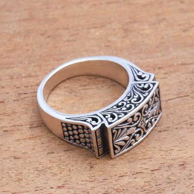 Sterling silver signet ring, 'Extraordinary Vines' - Vine Pattern Sterling Silver Signet Ring Crafted in Bali