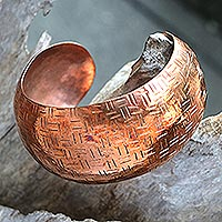 Copper cuff bracelet, 'Bedeg Gleam' - Weave Pattern Copper Wristband Bracelet from Bali