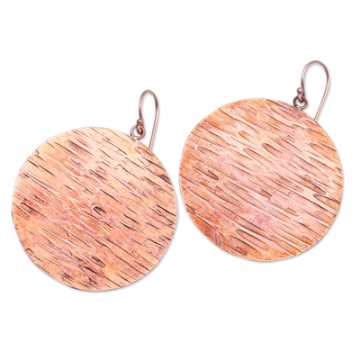Pendientes colgantes de cobre, 'Elegant Moons' - Pendientes colgantes de cobre con textura redonda de Bali