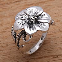 Sterling silver cocktail ring, 'Fascinating Bloom' - Floral Sterling Silver Cocktail Ring from Bali