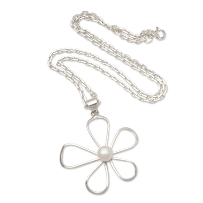 Cultured pearl pendant necklace, 'Flower's Center' - Floral Cultured Pearl Pendant Necklace from Bali