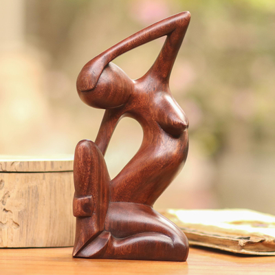 Escultura de madera - Escultura de forma femenina de madera de suar tallada a mano de Bali