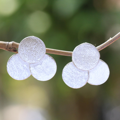 Pendientes de botón de plata de ley - Pequeños aretes de botón hechos a mano en plata esterlina de Bali
