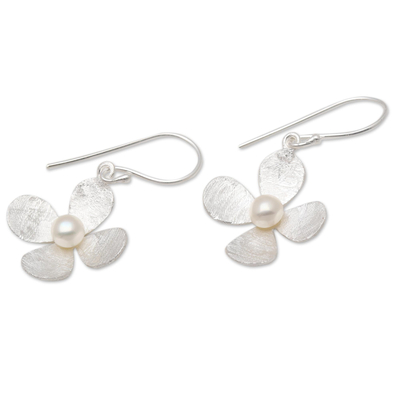 Aretes colgantes de perlas cultivadas - Aretes florales de plata cepillada y perla blanca cultivada