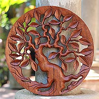 Holzrelieftafel, „Ehrwürdiger Baum“ – handgeschnitzte balinesische Relieftafel des Baumes des Lebens