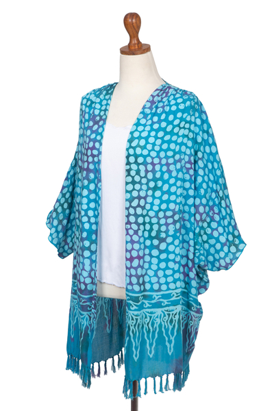 Batik-Kimono aus Rayon, 'Blasen - Blauer Batik-Rayon Kimono-Topper für Frauen