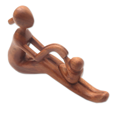 Escultura de madera, 'Mamá y bebé' - Escultura de madre e hijo de madera natural de Suar de Bali
