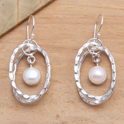 Aretes colgantes de perlas cultivadas - Aretes de perlas cultivadas y plata esterlina de Bali