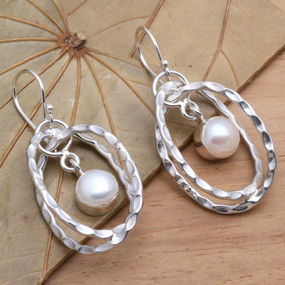 Aretes colgantes de perlas cultivadas - Aretes de perlas cultivadas y plata esterlina de Bali