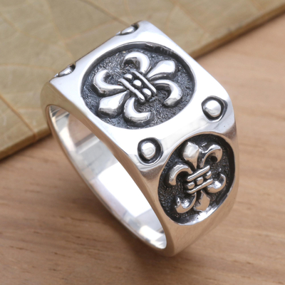 Sterling silver signet ring, 'Ancient Emblem' - Men's Sterling SIlver Fleur-de-Lis Signet Ring