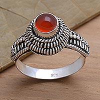 Karneol-Cocktailring, „Sunset Radiance“ – handgefertigter Ring aus Sterlingsilber und Karneol mit einem einzelnen Stein