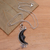 Halskette mit Anhänger aus Granat und Büffelhorn - Mondhalskette aus Silber und Granat mit Wasserbüffelhorn