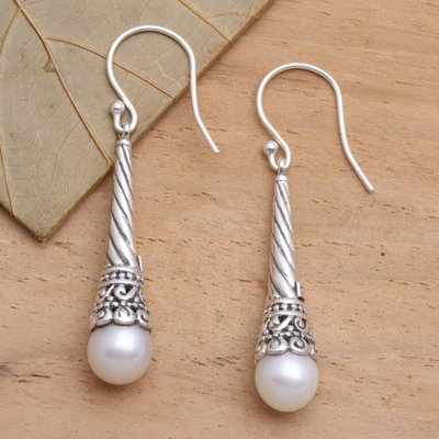 Aretes colgantes de perlas cultivadas - Pendientes balineses hechos a mano con perlas blancas cultivadas