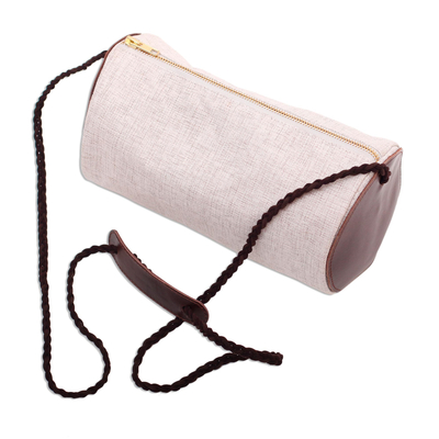Umhängetasche aus Baumwolle mit Lederakzent - Tonnenförmige Umhängetasche aus Baumwolle und Leder