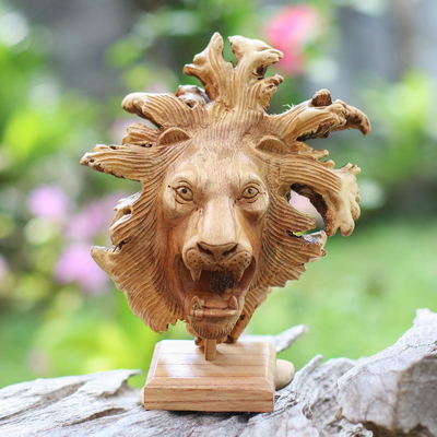 Escultura de madera - Escultura de león de madera de Benalú sobre soporte