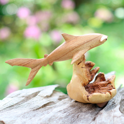 Escultura de madera - Escultura artesanal única de tiburón martillo