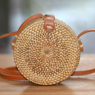 Round woven bamboo and ate grass shoulder bag, Brown Wheel