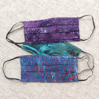 Rayon-Batik-Gesichtsmasken, (3er-Set) - Set mit 3 doppellagigen Viskose-Batik-Gesichtsmasken mit elastischen Schlaufen