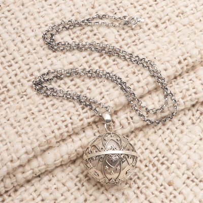 Harmonie-Kugel-Halskette aus Sterlingsilber - Balinesische Silber-Herzmotiv-Amulett-Harmonie-Kugel-Halskette