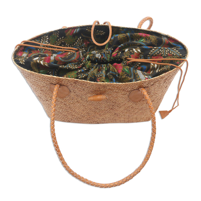 Bolso de mano con asa de ratán y detalle de cuero - Bolso de mimbre tejido a mano con detalles en cuero marrón