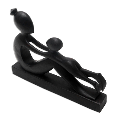 Holzskulptur - Skulptur „Mutter und Kind“ aus Suar-Holz
