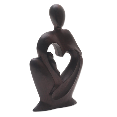 Escultura de madera, 'Madre expectante' - Estatuilla de madre expectante de madera tallada a mano