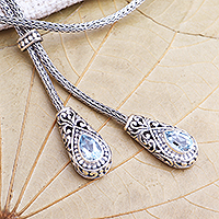 Collar de lariat de topacio azul, 'Celuk Tears' - Collar estilo Lariat con gemas de topacio azul