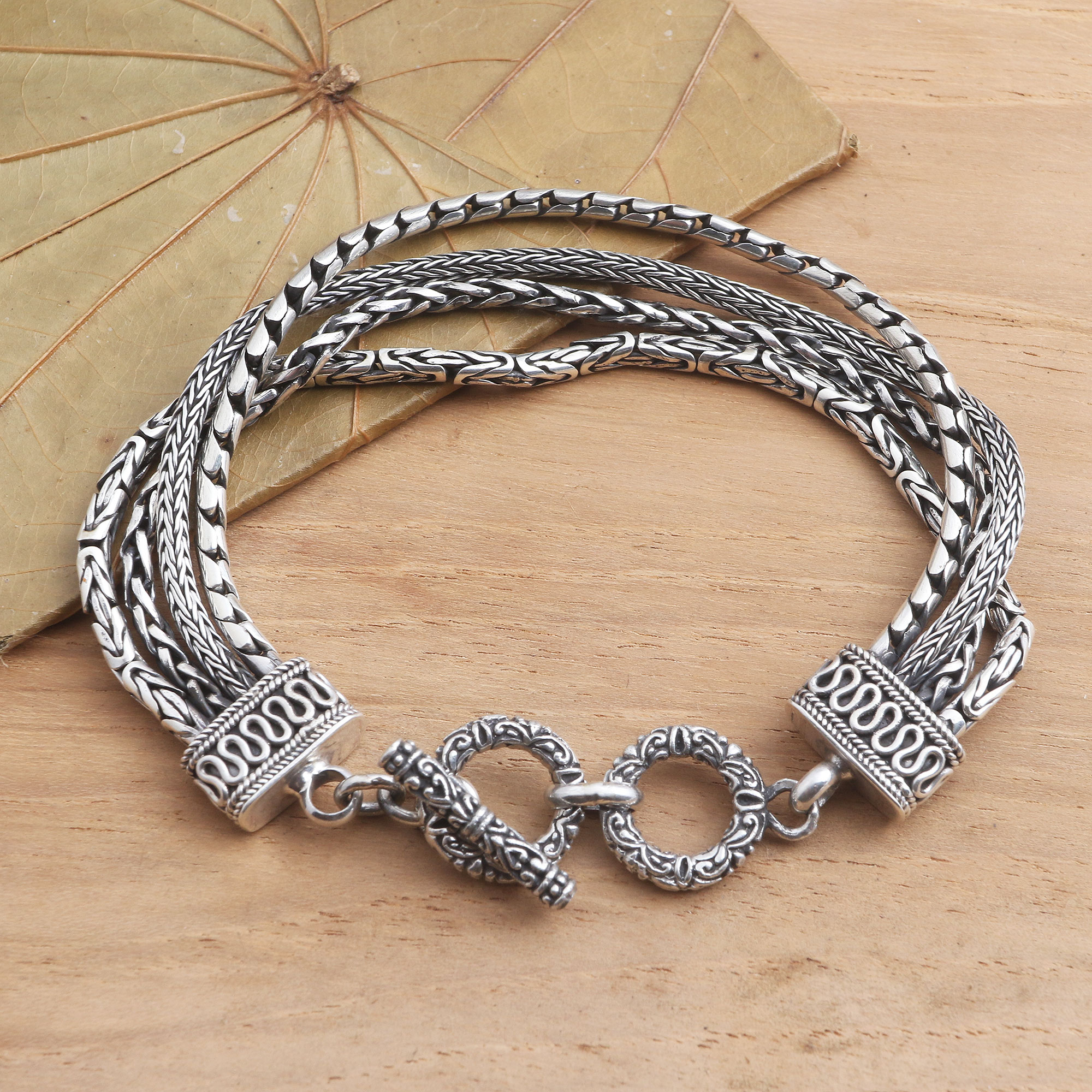 Buy Designer  Fashionable Mens Chain  Bracelets  We have a wide range  of traditional modern and handmade MediumLinks Chains Online   menjewellcom