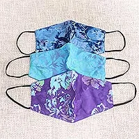 Rayon-Batik-Gesichtsmasken, „Sommerblüten“ (3er-Set) – 3 handgefertigte 2-lagige Blumen-Batik-Gesichtsmasken aus Bali