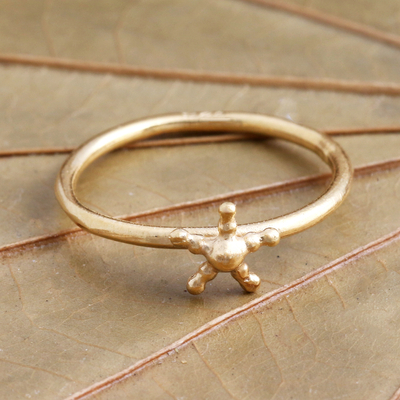 Vergoldeter Bandring, „Shiny Star“ – Perlenvergoldeter Sternring aus Bali