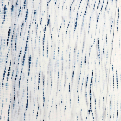Handgewebter Rayon-Schal mit natürlichen Farbstoffen - Weißer und blauer Rayon-Schal, hergestellt mit natürlichen Farbstoffen